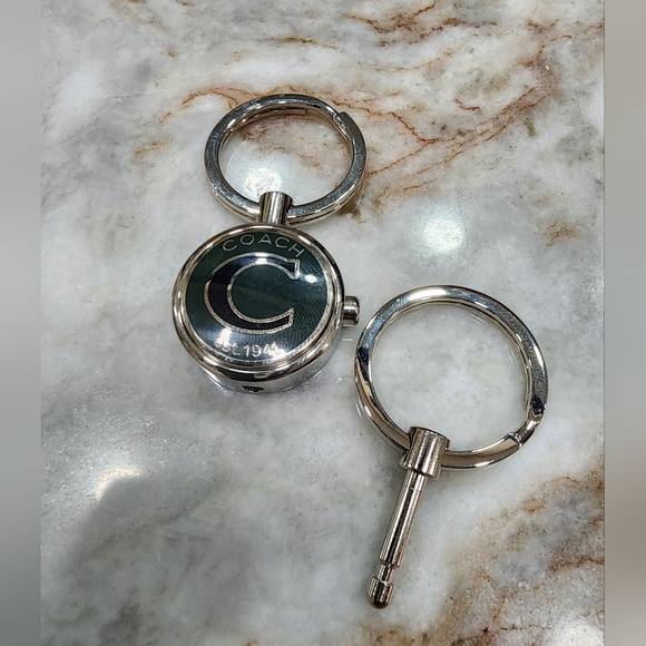 Coach Signature C 1941 Vallet KeyChain Silver/Green Bag Purse Charm Retired - Picture 3 of 4